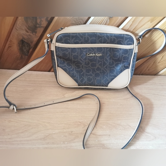 Calvin Klein Handbags - Calvin Klein Crossbody Bag